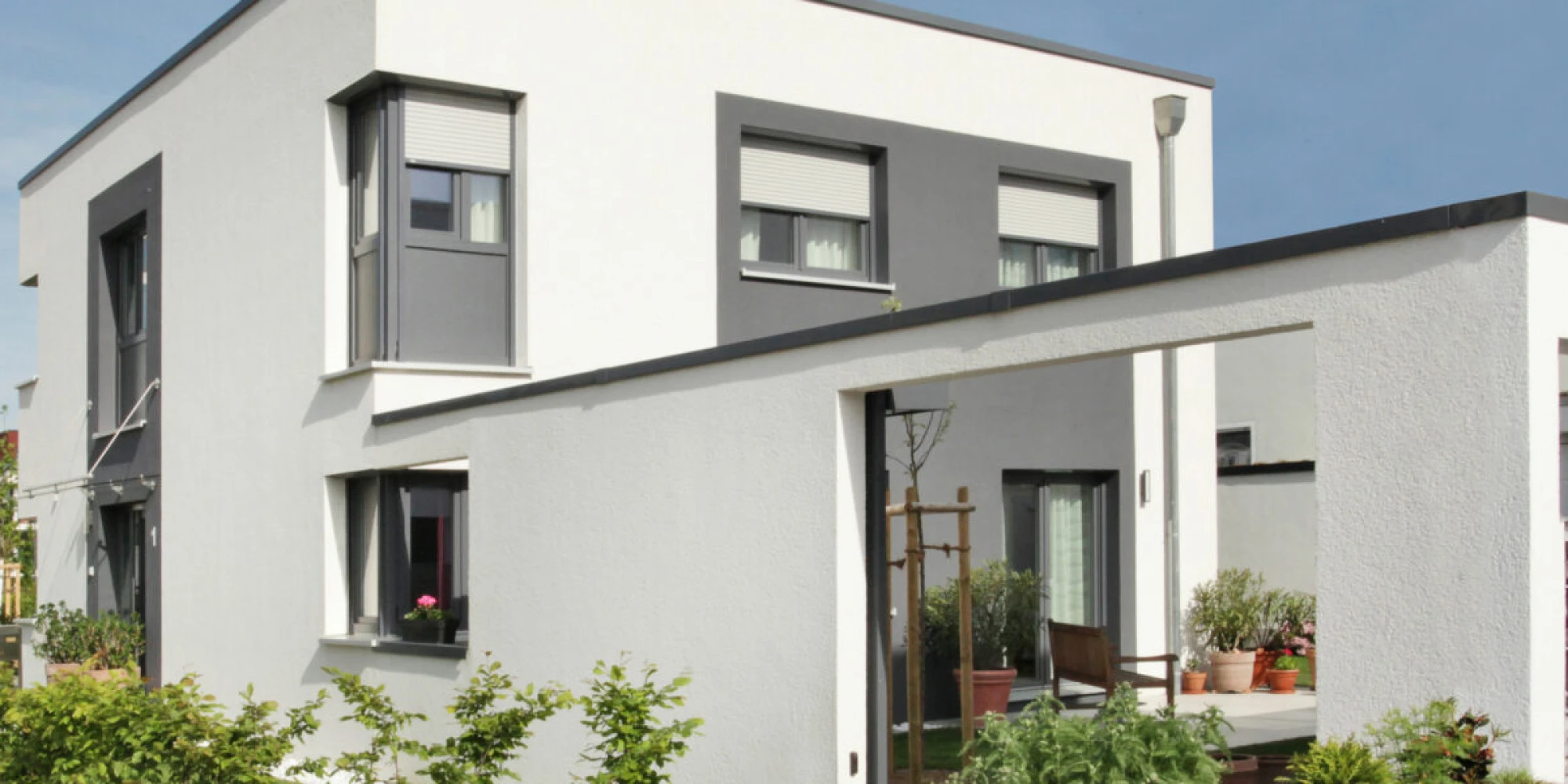 Haus mit Flachdach bauen: Möglichkeiten und Anforderungen der modernen Dachform