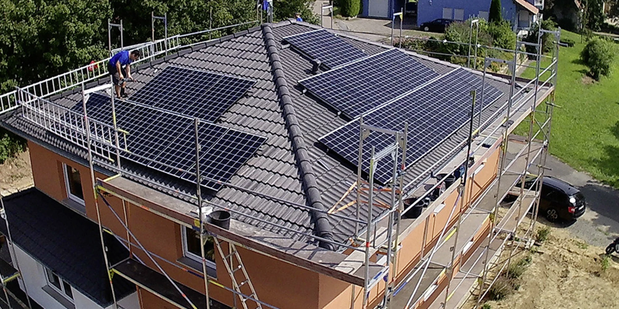 Photovoltaik -Erfahrungsbericht: Sonnenpower auf einem Ziegel-Element-Haus von Rötzer