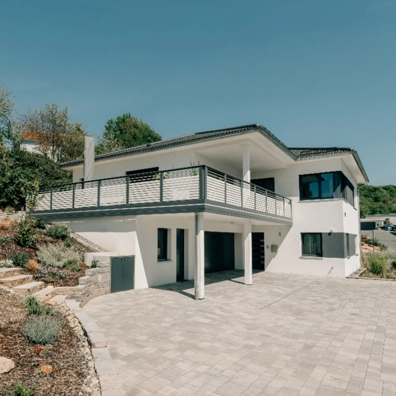 Modernes Haus mit Terrasse
