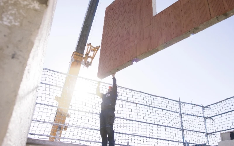 Montage einer Ziegelwand