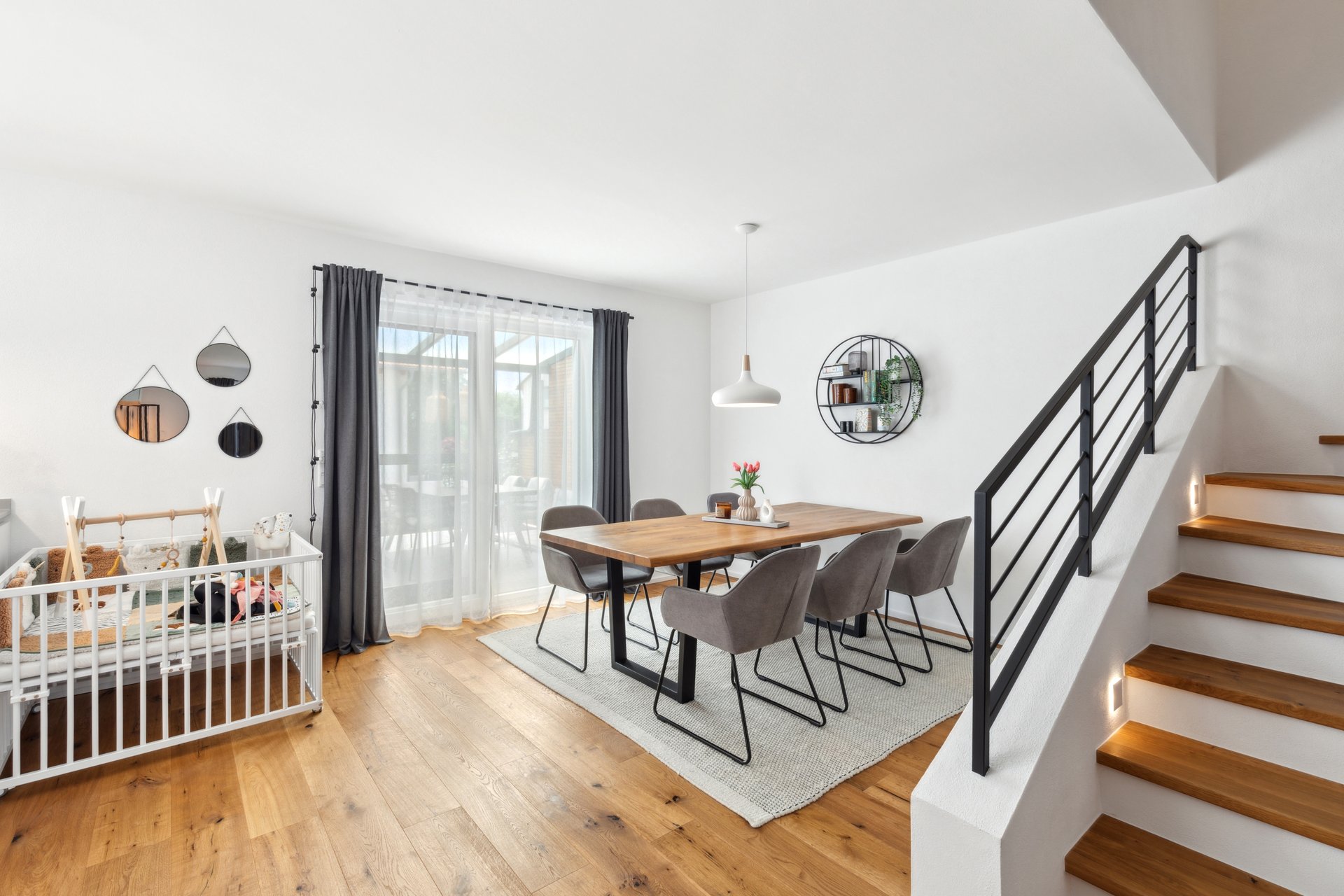 Eine moderne, stilvolle Doppelhaushälfte in Massivbauweise