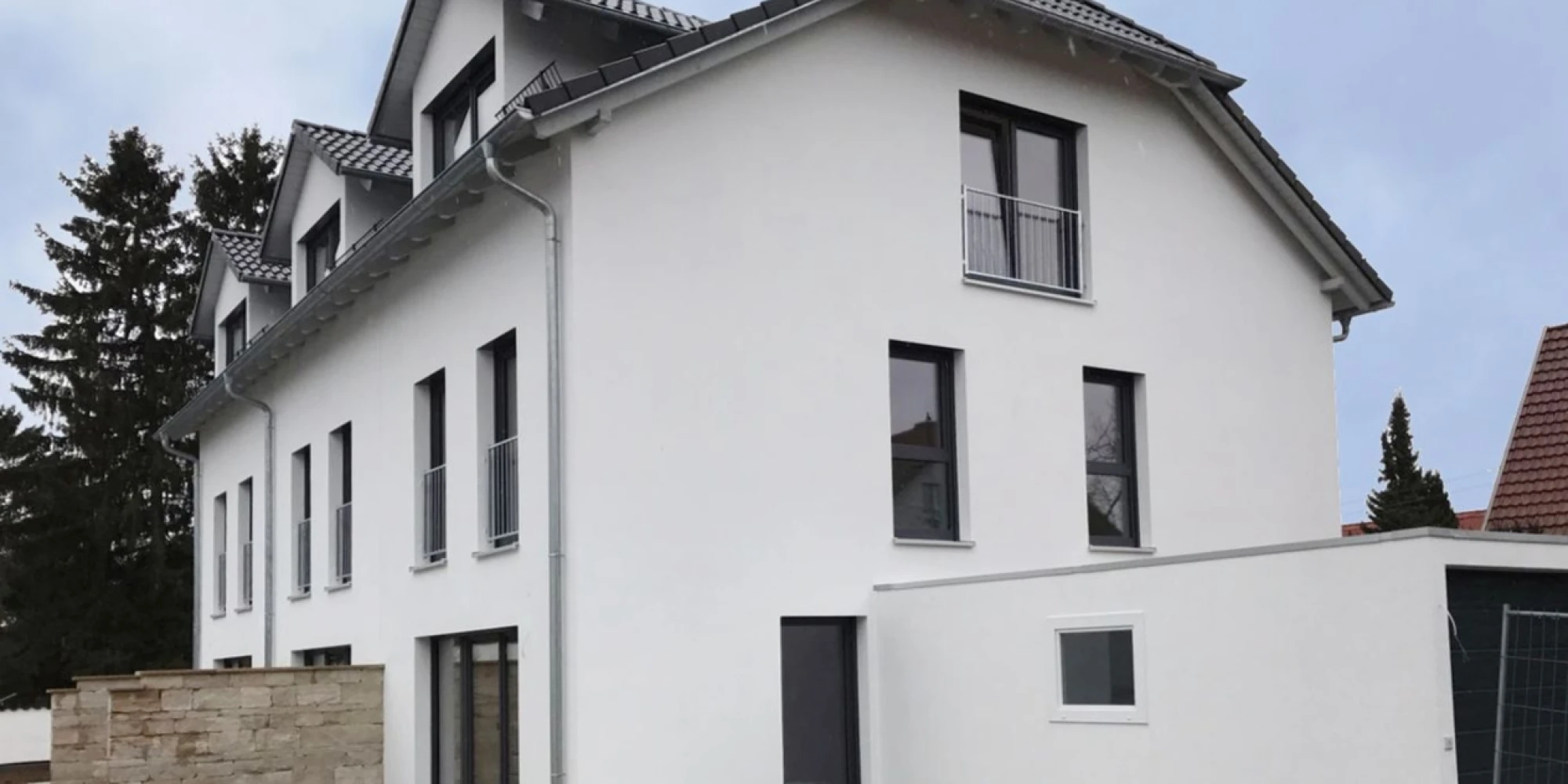 Mehrfamilienhaus bauen: Moderner 3-Spänner in München